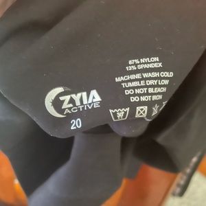 Zyia ascend leggings